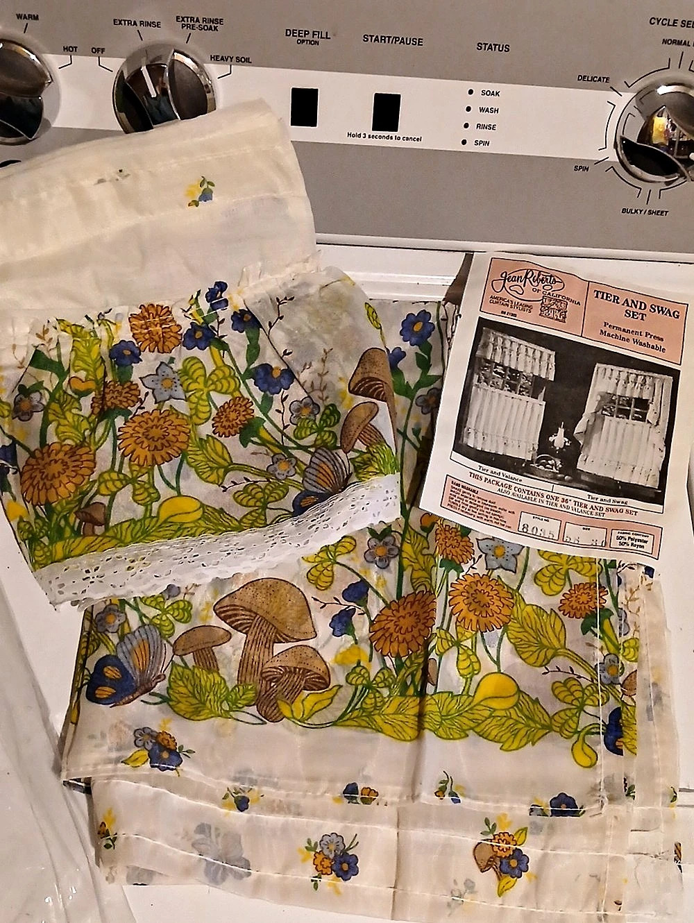 Vintage 70s Good Roberts Tier and Swag Set Floral Curtain Set NWT Retro Mushroom